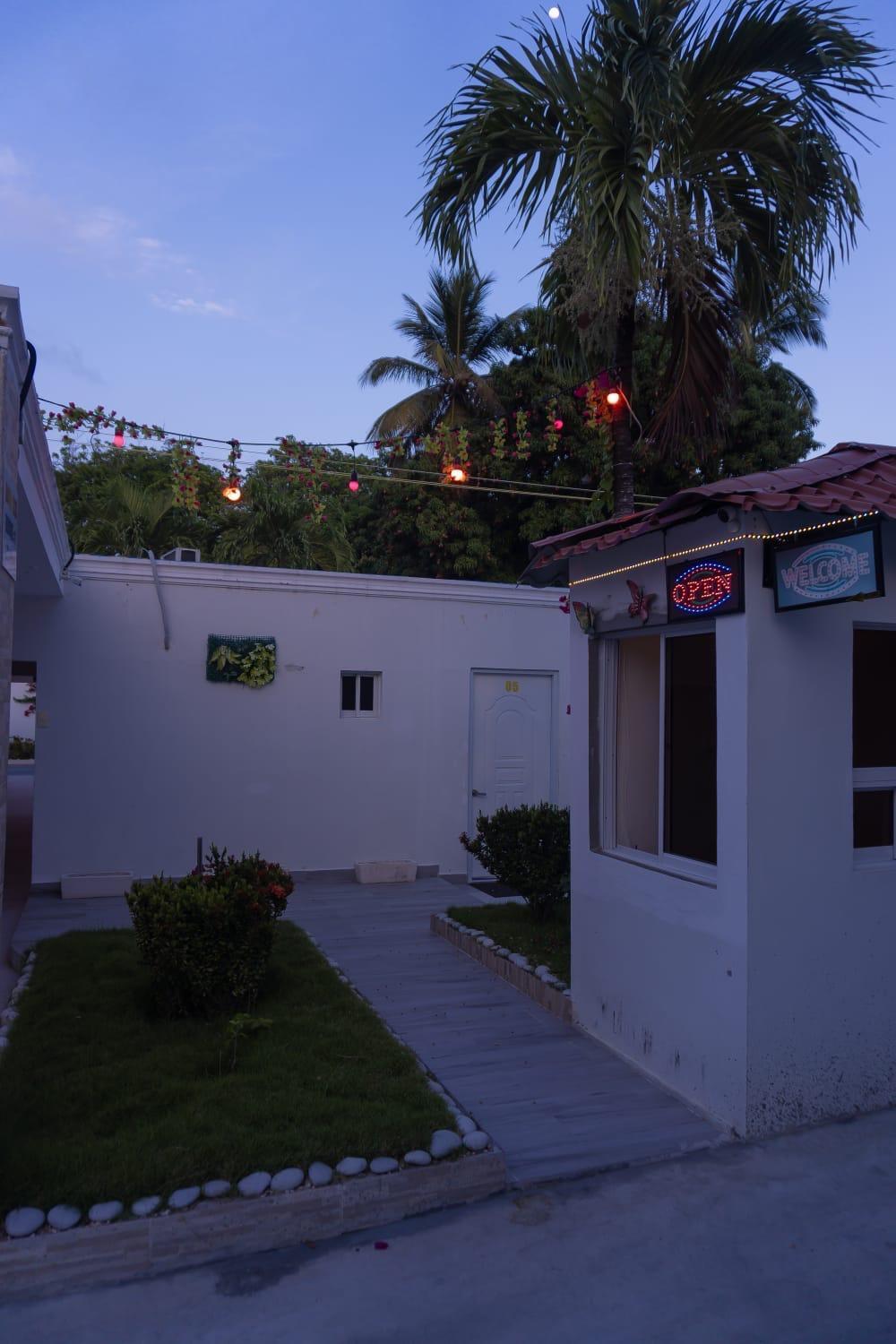 Hotel1325 Bani Luaran gambar